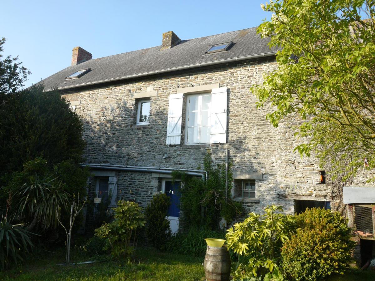 Les Miquelots Bed & Breakfast Pont-d'Ouilly Bagian luar foto