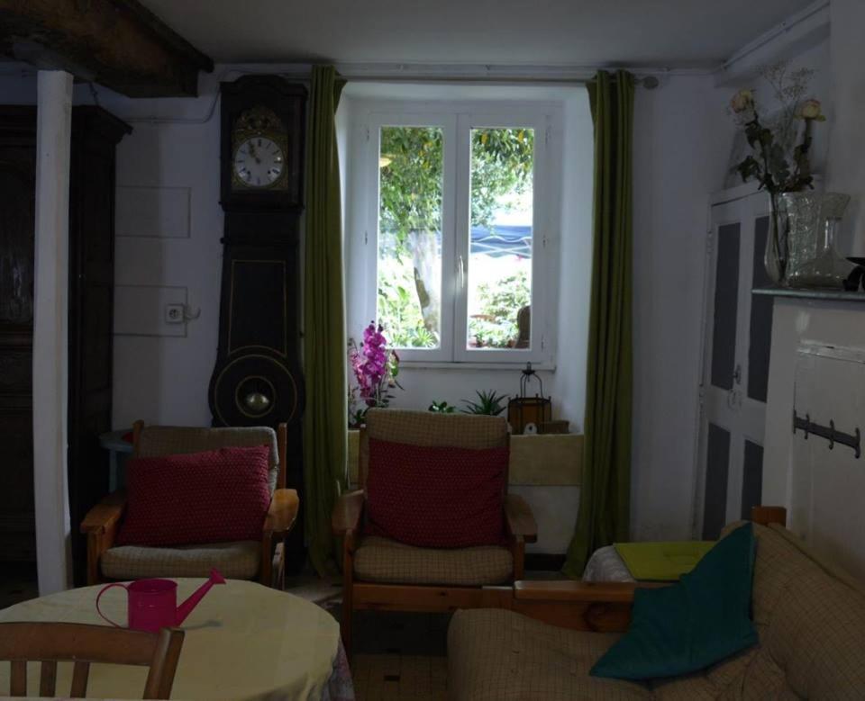 Les Miquelots Bed & Breakfast Pont-d'Ouilly Bagian luar foto